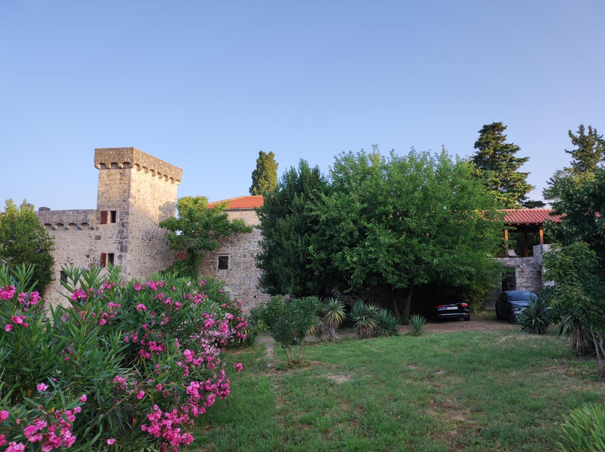 Appartement Jankovich Castle à Benkovac Extérieur photo